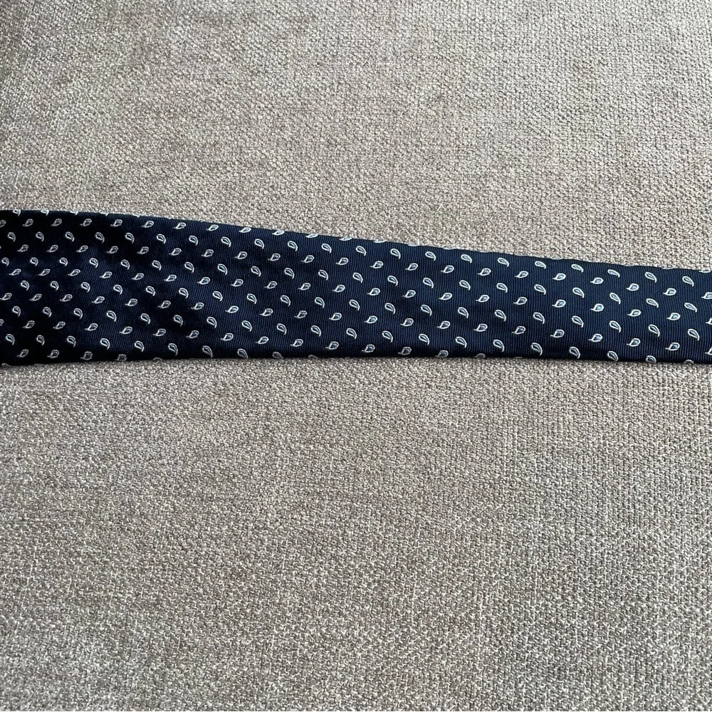 Brooks Brothers 346 Neck Tie Navy Blue Pure Silk USA Stain Resistant Paisley